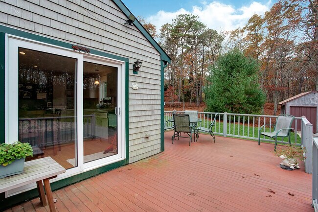 Foto del edificio - 46 Brush Hill Cir