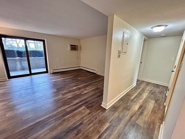 Foto del edificio - 70 Charles River Rd