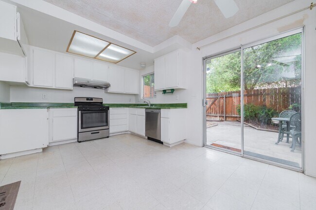 Foto del edificio - 2533 Colgate Way