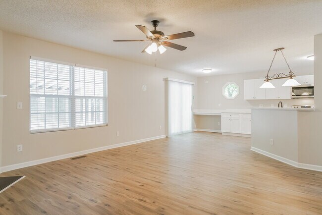 Foto del edificio - 1227 Arbor Greene Dr