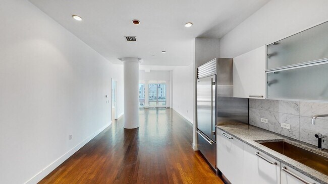 Building Photo - 361 Newbury St
