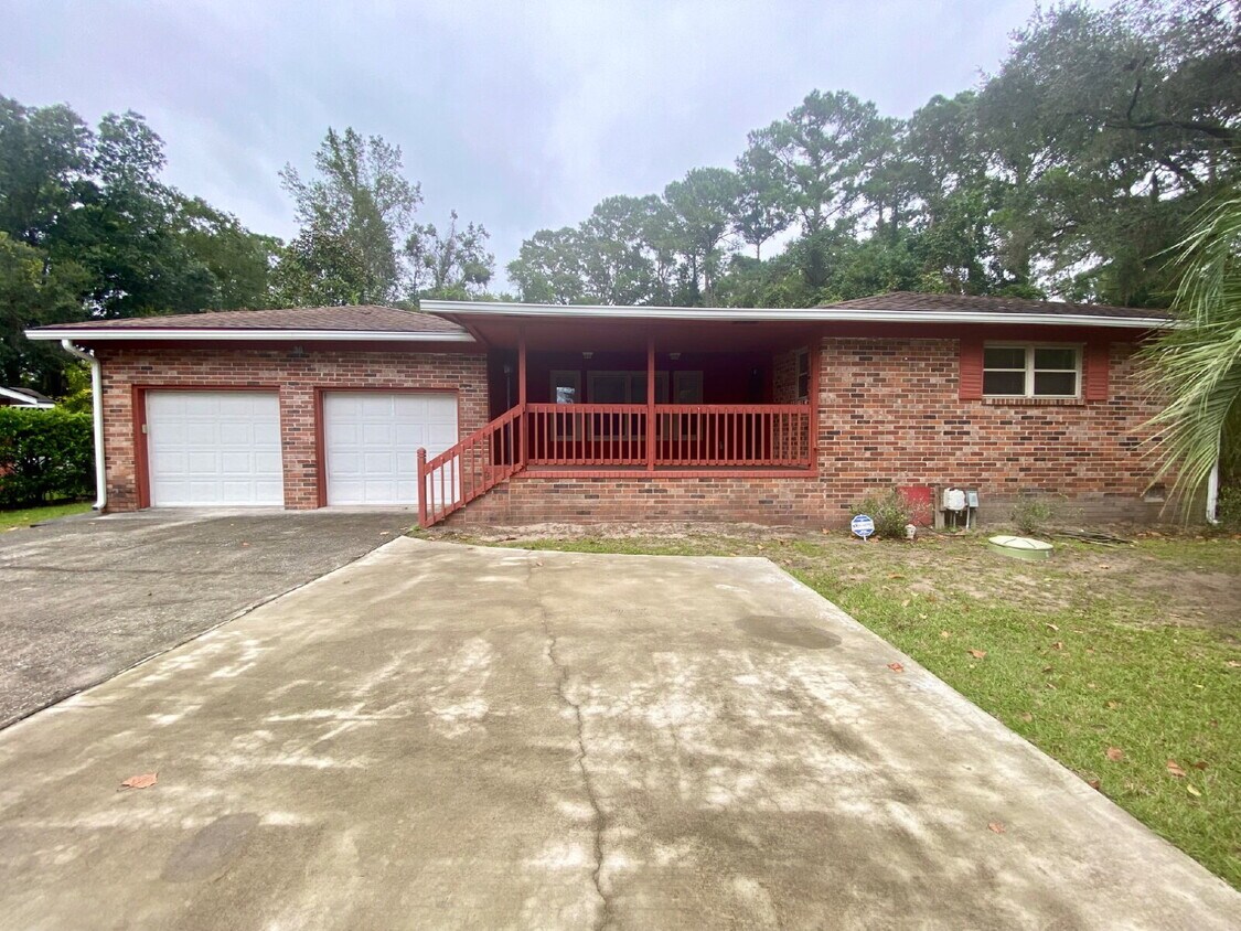 Primary Photo - Single-family home on Hilton Head Island w...