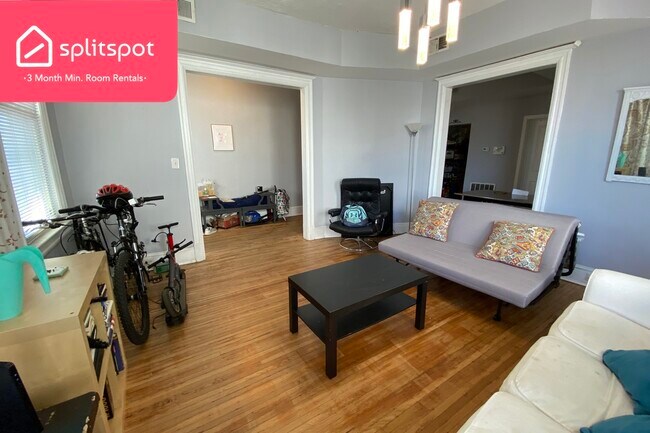 Building Photo - Private room in 5 bedroom Washington Apart...