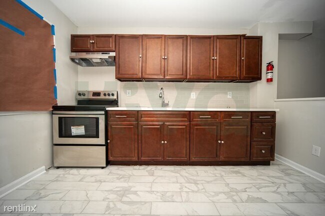 Building Photo - 1 br, 1 bath Townhome - 2208 N 29th St