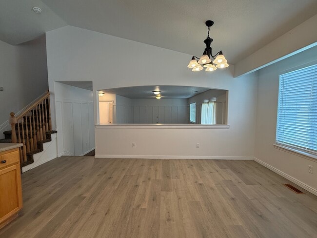 Building Photo - 845 Apple Grove Ln
