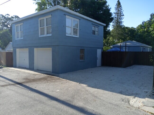 Building Photo - 226 21st Ave S