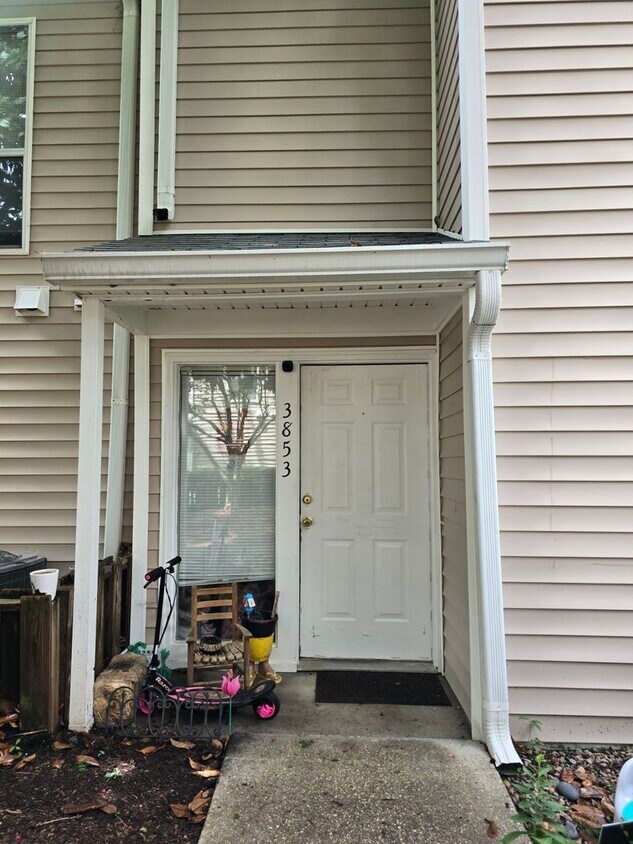 Foto principal - 3853 Staffordshire Ln