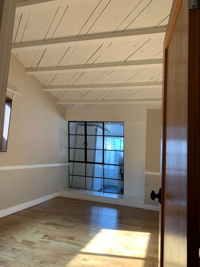 Habitación - 3205 W Alameda Ave