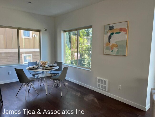 Building Photo - 3 br, 2 bath House - 1617 S Weller St