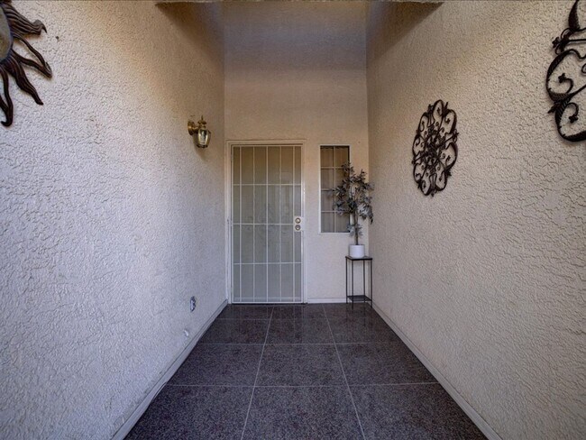 Building Photo - 4 Bedroom, 2 Bathroom