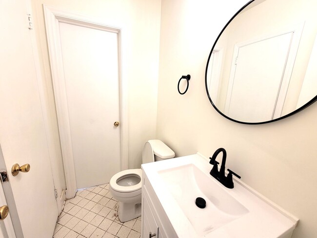 Building Photo - Renovated 3 Bedroom Near Shamrock & Eastway For Lease