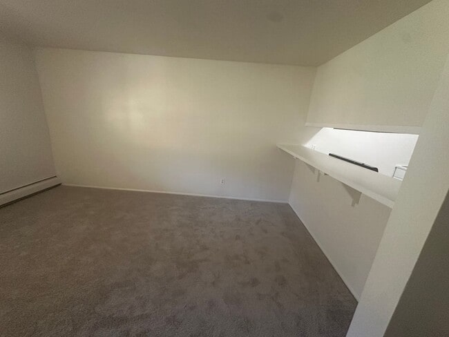 Building Photo - 2 Bedroom !!!