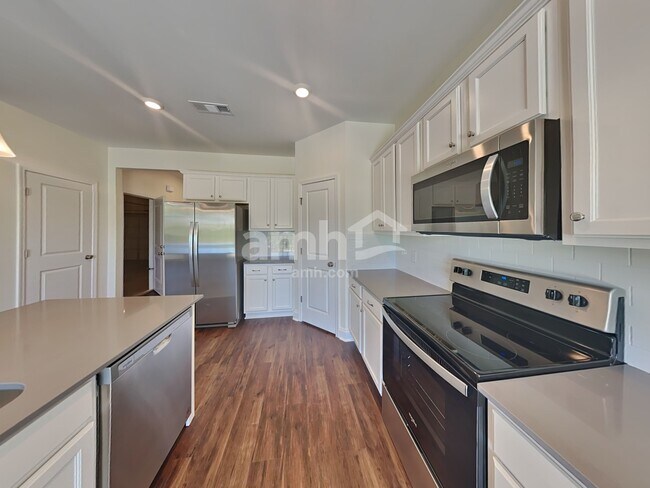 Building Photo - 902 Ronnie Rd