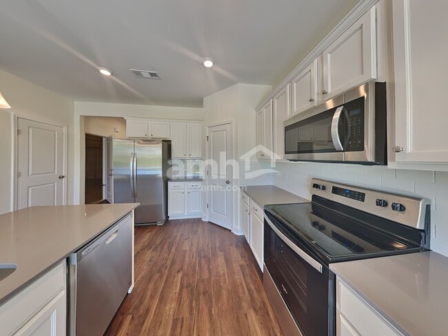 Foto del edificio - 902 Ronnie Rd