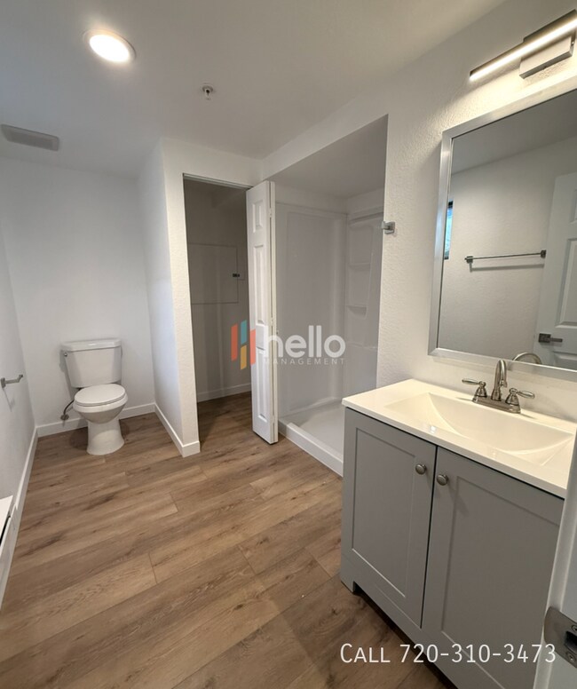 Foto del edificio - 5280 E Warren Ave