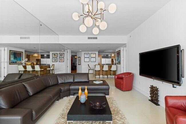 Foto del edificio - 100 South Pointe Dr