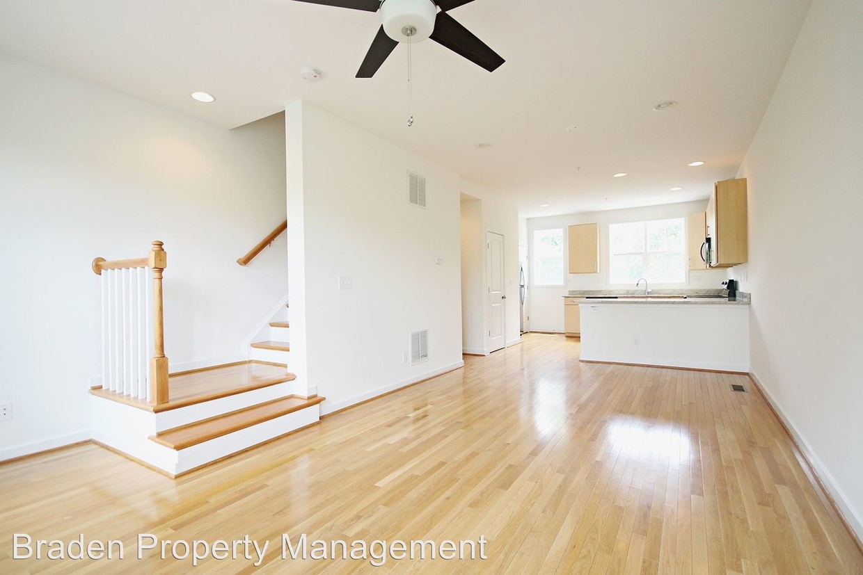 Primary Photo - 3 br, 2.5 bath House - 862 Estes St