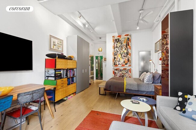 Foto del edificio - 8 W 13th St