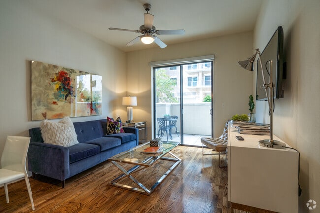 Interior Photo - 500 Crawford