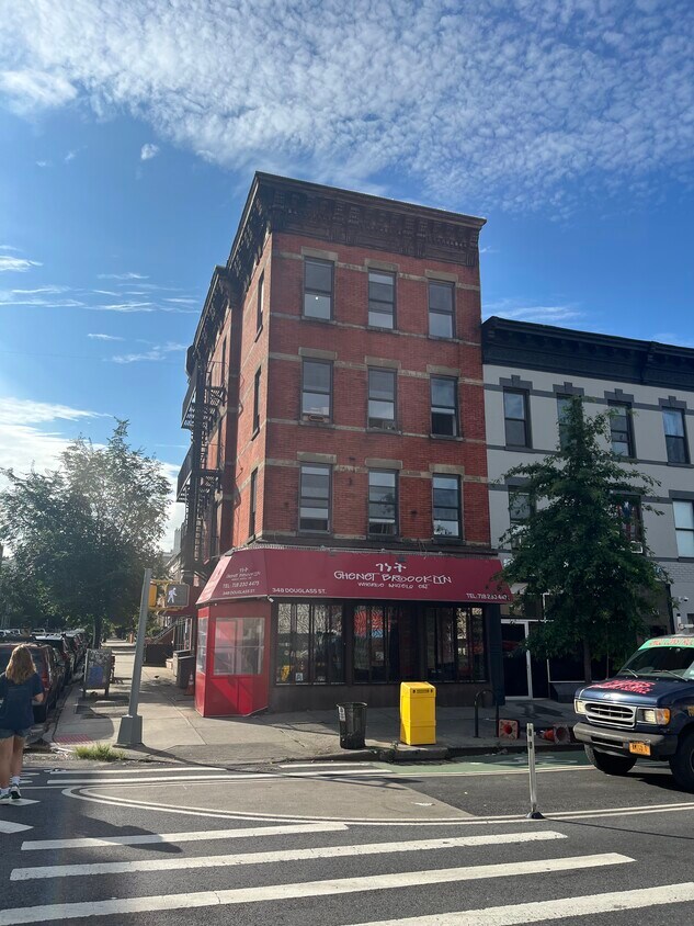 Building Photo - 151 4th Ave