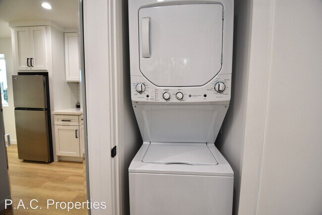 Foto del edificio - Studio, 1 bath Apartment - 3960 Carpenter ...