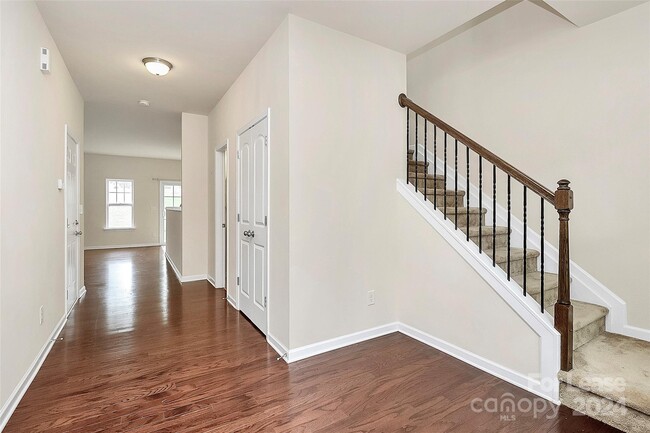 Building Photo - 7107 Adare Mews Rd