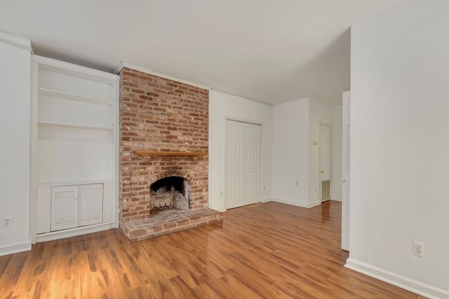 Building Photo - 310 9th St NE