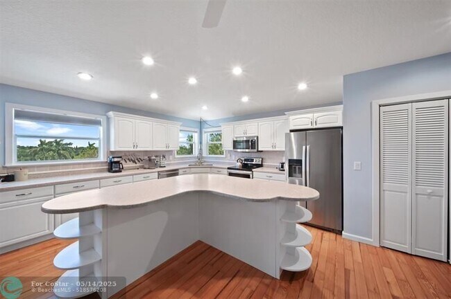 Foto del edificio - 4255 NE Sunset Dr