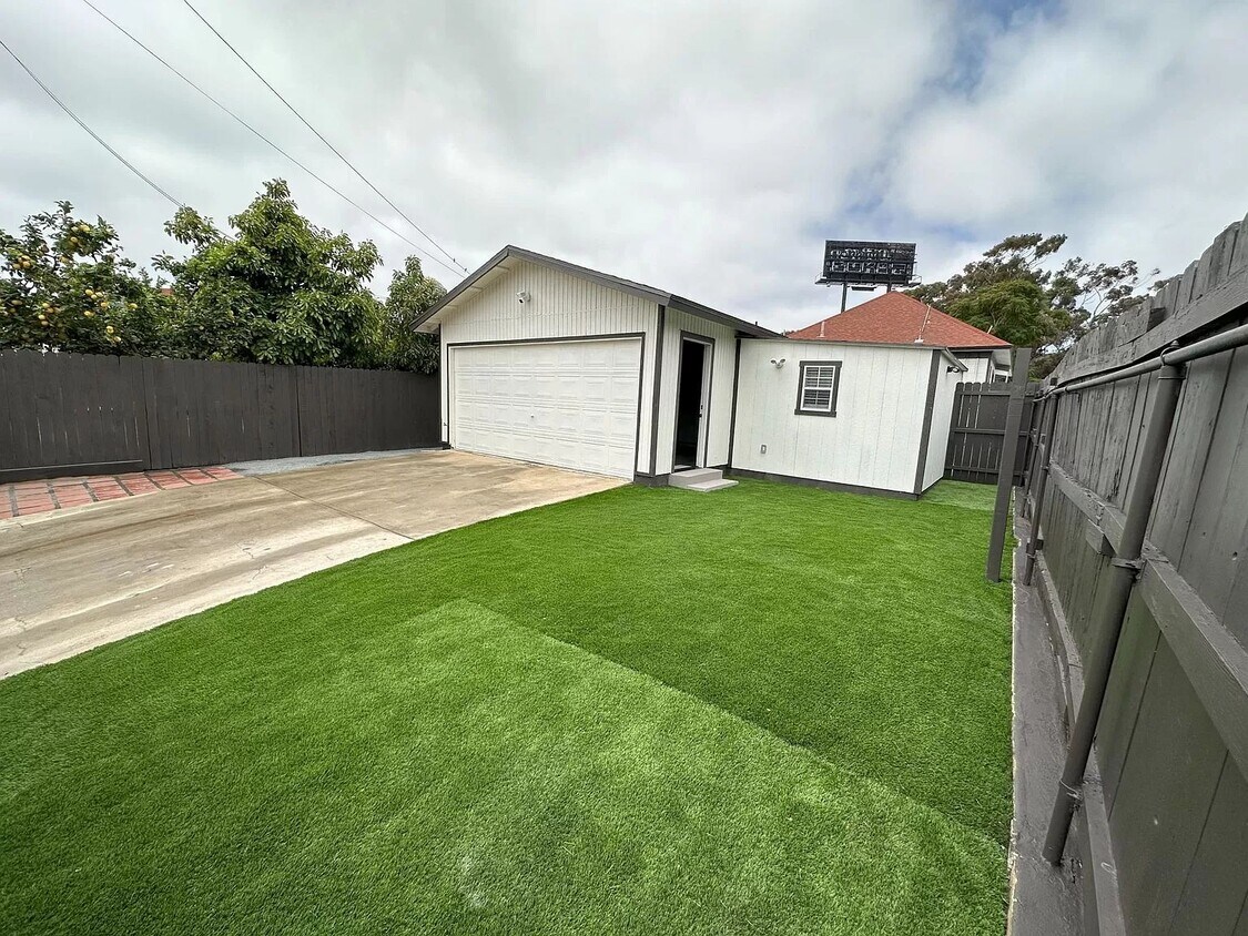 Foto principal - 1695 Logan Ave