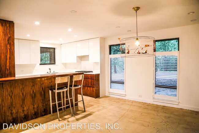Building Photo - 2 br, 2.5 bath House - 607 River Rd