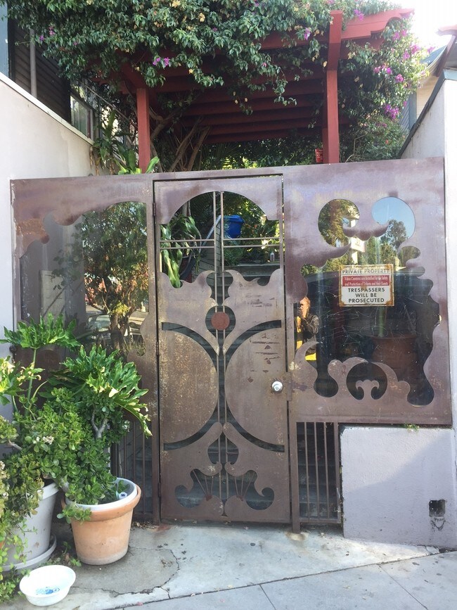 Foto del edificio - 1444-1448 Glendale Blvd