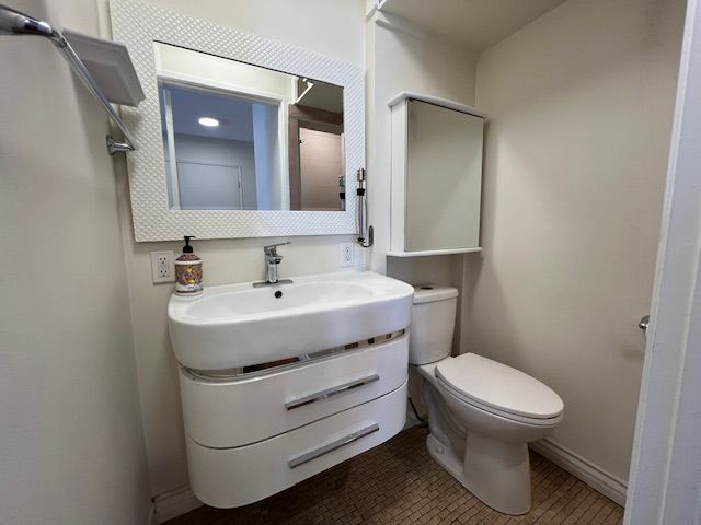 Foto del edificio - 9711 Hayvenhurst Ave