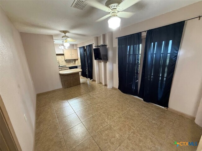 Foto del edificio - 261 Hidden Dr