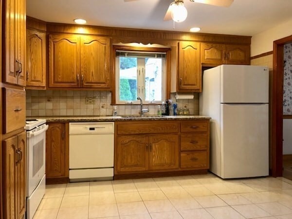 Building Photo - 36 Howland St