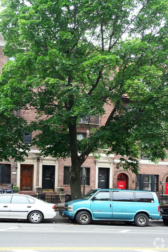 Primary Photo - 392 9th St