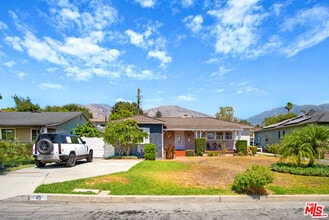 Building Photo - 115 W Floral Ave