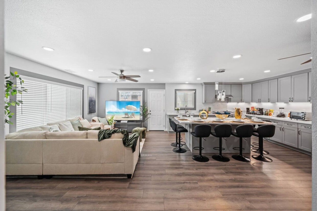 Foto principal - 10983 Parkdale Ave