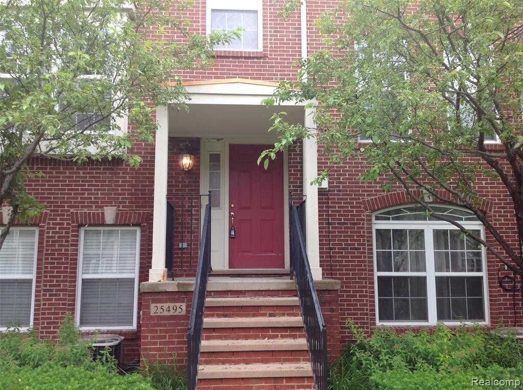 Primary Photo - 25495 St James