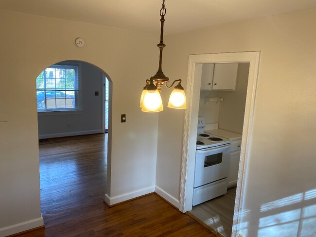 Building Photo - 8586 Executive Dr