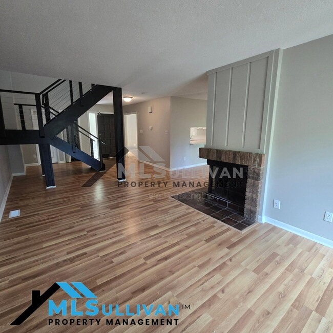 Building Photo - 4100 Five Oaks Dr