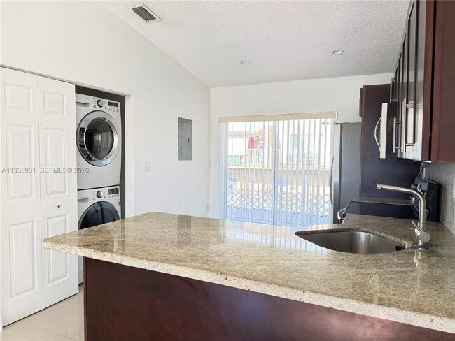 Foto del edificio - 3375 W 76th St