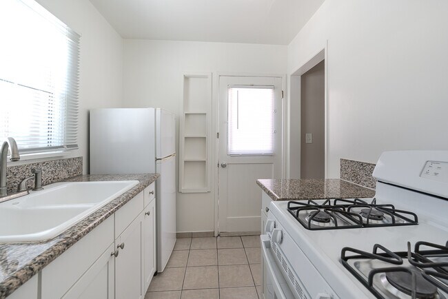 Cocina #H - 330-350 Waldo Ave