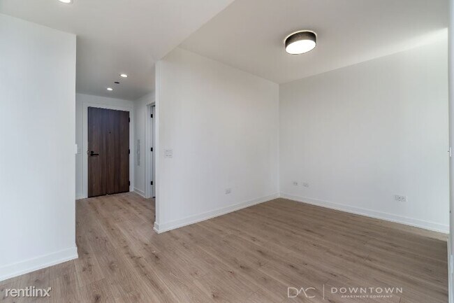 Building Photo - 1 br, 1 bath Condo - 350 W Grand Ave