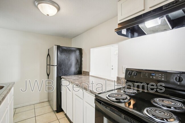 Foto del edificio - 851 Bert Rd