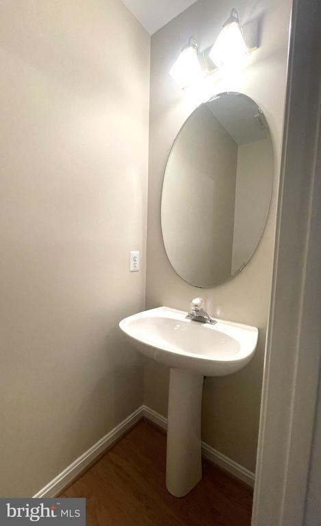 Foto del edificio - 2450 Garnett Dr