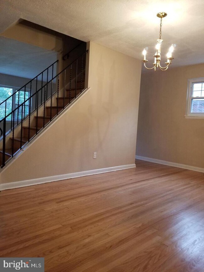 Foto del edificio - 128 Laureba Ave