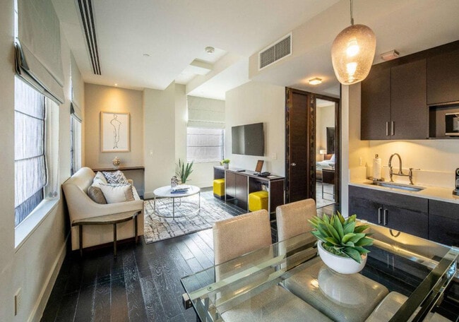 Building Photo - 520 8th Ave