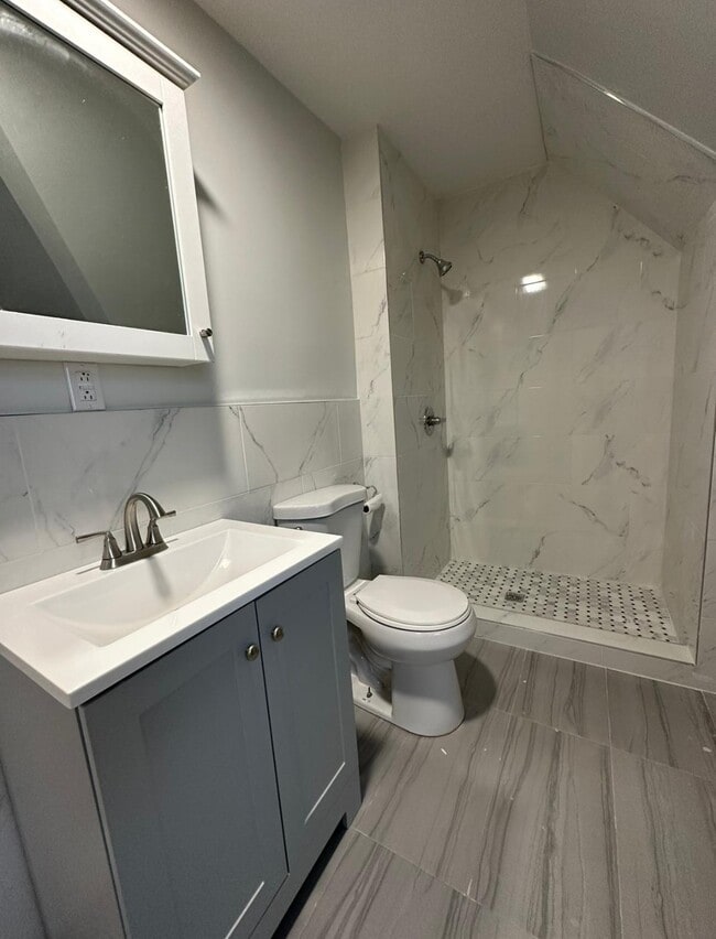 Building Photo - 381 Westervelt Ave