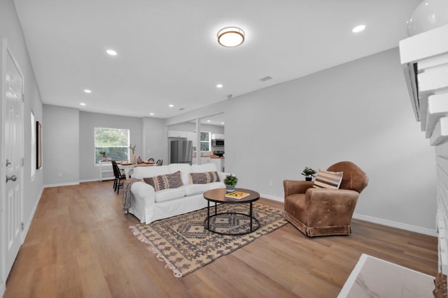 Foto del edificio - 405 W 19th St