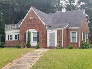 Building Photo - 644 Kennolia Dr SW